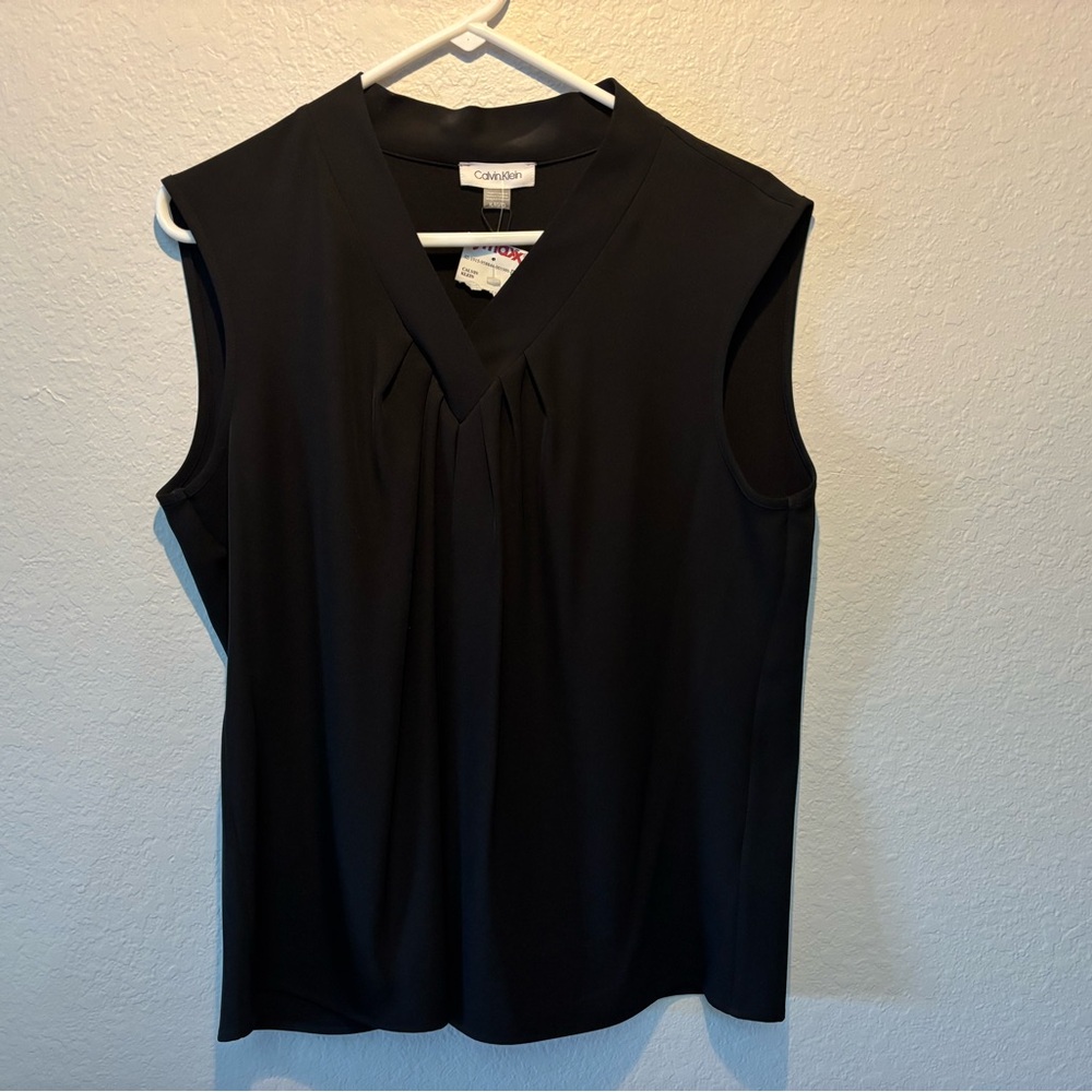 CALVIN KLIEN WOMENS SLEEVELESS, V-NECK TOP. BLACK XL
